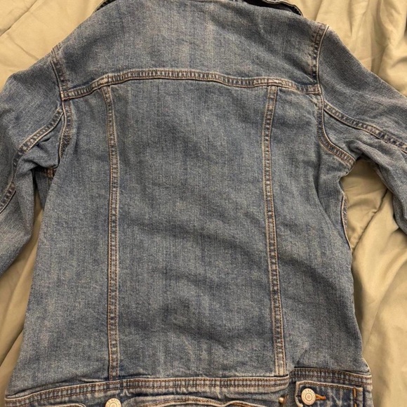Old Navy Women's Light Blue Jean Jacket - Picture 3 of 3